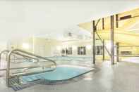 Swimming Pool Super 8 by Wyndham Cranbrook