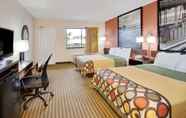 Bilik Tidur 4 Super 8 by Wyndham Orlando International Drive