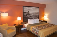 Bedroom Super 8 by Wyndham Orlando International Drive