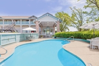 Swimming Pool Super 8 by Wyndham Auburn