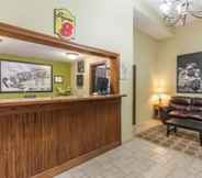 Lobby 3 Super 8 by Wyndham Chadron NE