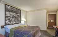 Bedroom 6 Super 8 by Wyndham Colorado Springs/Chestnut Street