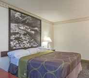 Bedroom 6 Super 8 by Wyndham Colorado Springs/Chestnut Street