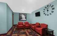 Lobby 4 Super 8 by Wyndham Eau Claire I-94