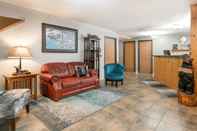 Lobby Super 8 by Wyndham Baxter/Brainerd Area