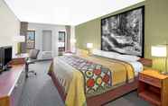 Bedroom 6 Super 8 by Wyndham Windsor/Madison North