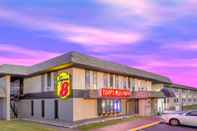 ภายนอกอาคาร Super 8 by Wyndham Windsor/Madison North