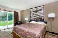 Bedroom Super 8 by Wyndham Platteville