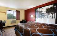 Kamar Tidur 4 Super 8 by Wyndham Chester/Richmond Area