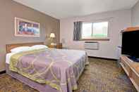 Bedroom Super 8 by Wyndham Indianapolis/Emerson Ave