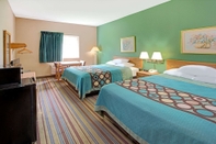 Kamar Tidur Super 8 by Wyndham Pontoon Beach IL/St. Louis MO Area