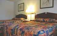 Kamar Tidur 3 Super 8 by Wyndham 100 Mile House