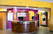 Lobi 5 Rodeway Inn & Suites