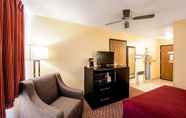 ห้องนอน 7 Rodeway Inn & Suites