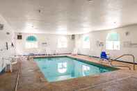 Swimming Pool Rodeway Inn & Suites