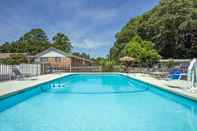 Swimming Pool Super 8 by Wyndham Port Royal/Beaufort