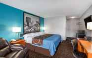 Kamar Tidur 4 Super 8 by Wyndham Belleville St. Louis Area