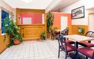 Lobi 3 Americas Best Value Inn Darien