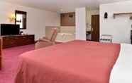 Bedroom 6 Americas Best Value Inn Beardstown