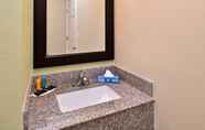 In-room Bathroom 5 Americas Best Value Inn Memphis Airport