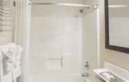 In-room Bathroom 6 Super 8 by Wyndham Schenectady/Albany Area