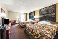 Bedroom Super 8 by Wyndham Shepherdsville / Louisville South I65