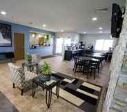 Lobby 2 Super 8 by Wyndham Kokomo