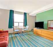 Common Space 7 Super 8 by Wyndham Toronto East ON