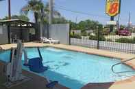 Swimming Pool Super 8 by Wyndham Pleasanton