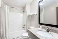 In-room Bathroom Super 8 by Wyndham Harrisburg