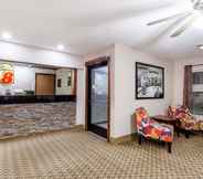 Lobby 6 Super 8 by Wyndham Harrisburg