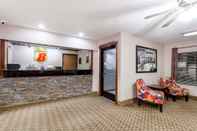 Lobby Super 8 by Wyndham Harrisburg