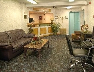 Lobby 2 Econo Lodge