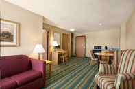 Common Space Coratel Inn and Suites by Jasper New Richmond