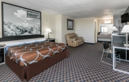 Bedroom 6 Super 8 by Wyndham Arlington Near AT&T Stadium