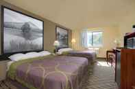 Bedroom Super 8 by Wyndham Lynchburg VA