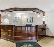 Lobby 6 Quality Inn & Suites Arden Hills - Saint Paul North