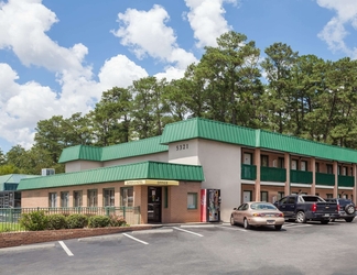 Exterior 2 Super 8 by Wyndham Columbia SC / Ft. Jackson