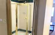 In-room Bathroom 4 Super 8 by Wyndham Marysville/Port Huron Area