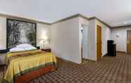Bedroom 2 Super 8 by Wyndham Marysville/Port Huron Area