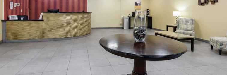 Lobi Quality Inn & Suites