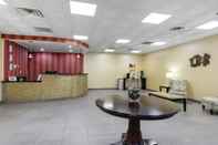 Lobi Quality Inn & Suites