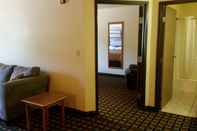 Common Space Super 8 by Wyndham Wheeling/Saint Clairsville OH Area