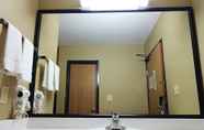 In-room Bathroom 3 Super 8 by Wyndham Chanute