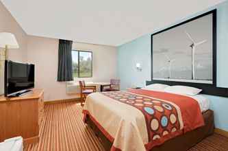 Kamar Tidur 4 Super 8 by Wyndham Rock Port MO