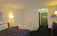 Bedroom 2 AmeriVu Inn and Suites - Stanley