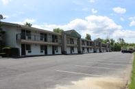 Common Space Days Inn by Wyndham Lenox MA