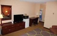 Bedroom 6 Days Inn by Wyndham Lenox MA