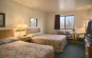 Bedroom 4 Travelodge by Wyndham Hudsonville