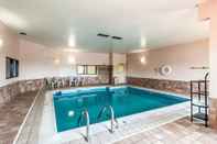 Swimming Pool Econo Lodge Inn & Suites